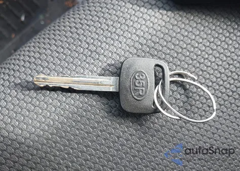 2005 Pontiac Vibe from USA, damaged, VIN 5Y2SL63815Z420504